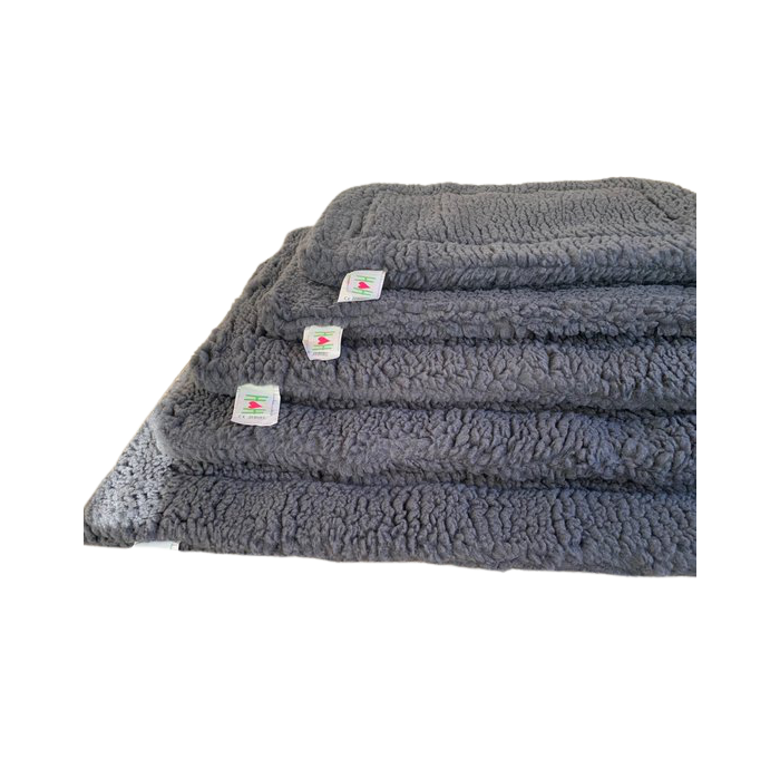 Tapis en fourrure synthétique hypoallergénique – Coloris : Gris (HuggleFleece Mat)